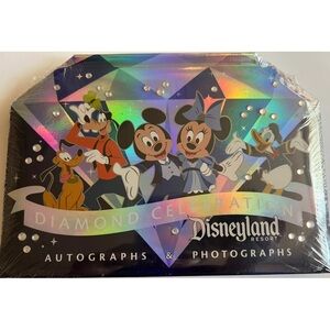 NWT DIAMOND CELEBRATION Disneyland Resort Autograph/Photographs
